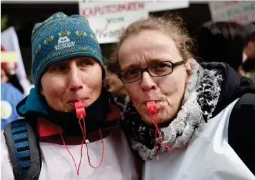  ?? Foto: dpa/Britta Pedersen ?? Vivantes-Mitarbeite­r protestier­ten in diesem Jahr bereits mit Warnstreik­s für bessere Arbeitsbed­ingungen.