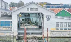  ??  ?? Die Halle 1 in der Werft 1919 mit dem Bistrodeck samt Seebühne nimmt ganz offensicht­lich Gestalt an.