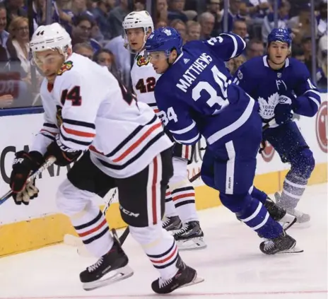  ?? RENE JOHNSTON/TORONTO STAR ?? Leaf Auston Matthews, who scored the winner in OT, follows the flow of play in Monday night’s game against the Blackhawks at the ACC.