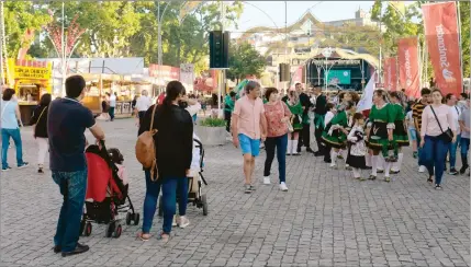  ??  ?? A 626ª edição da Feira de São Mateus abriu ontem. São esperados 1,2 milhões de visitantes até 16 de setembro