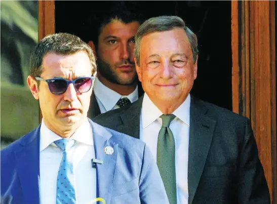  ?? EFE ?? El todavía primer ministro, Mario Draghi, se reunió ayer con el presidente de la República, Sergio Mattarella y el líder del PD, Enrico Letta