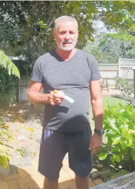 ?? Photo / Alison Smith ?? Peter Watson takes his Epipen everywhere after a life and death near miss with a bee in Pauanui.