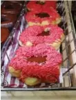  ?? @CRACKMACS/TWITTER ?? A Calgary Tim Hortons restaurant sold doughnuts shaped like poppies before Remembranc­e Day.