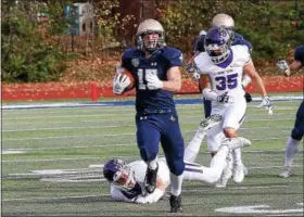  ?? TIM PHILLIS — THE NEWS-HERALD ?? John Carroll’s Michael Canganelli returns a second-half kickoff 95 yards for a TD.