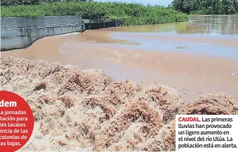  ??  ?? Caudal. Las primeras lluvias han provocado un ligero aumento en el nivel del río Ulúa. La población está en alerta.