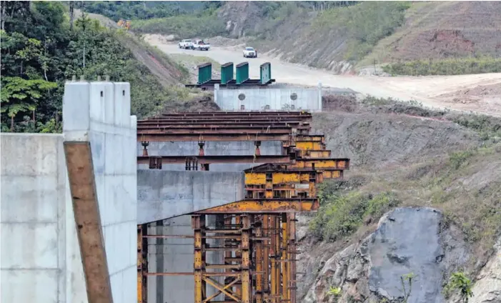  ?? ALONSO TENORIO ?? En 14 años, la empresa Sánchez Carvajal no pudo concluir la carretera de 30 kilómetros entre Sifón de San Ramón y La Abundancia, de San Carlos.