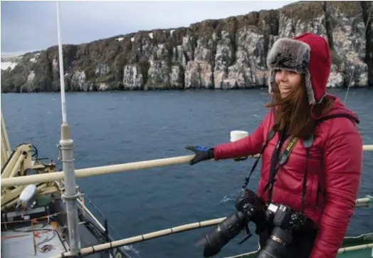  ?? FOTO: MOA GÜNES ?? PÅ RESANDE FOTOFOT. Frida Hermansson fotar gärna hemma i Vallentuna – men även på Svalbard.