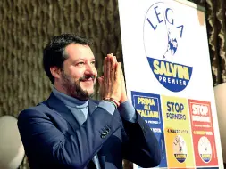  ?? (Rensi) ?? Primo partito Il leader della Lega Salvini su palco della cooperazio­ne