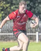  ?? Michael Tyrells ?? Tom O’Neill races clear to score a try