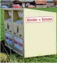  ?? Foto: Silvio Wyszengrad ?? Nicht alle Kleidungss­tücke Container landen.solltenim