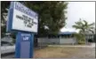  ?? WILFREDO LEE — THE ASSOCIATED PRESS ?? A sign outside Norland Middle School congratula­tes the Academy Award winning film “Moonlight,” which included performanc­es by two of its students and their drama teacher, Wednesday in Miami Gardens, Fla.