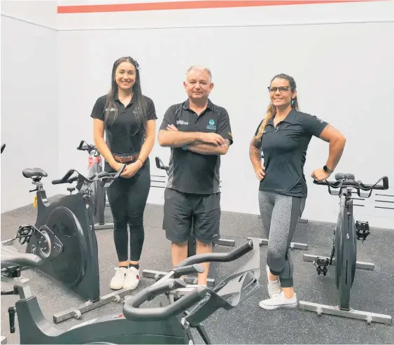  ?? ?? Jade Isbister of Kerikeri (far left) and fellow challenge participan­ts doing their bit to raise awareness and reduce risk of developing gut cancer.