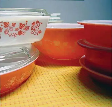  ??  ?? Vintage Pyrex bowls come with various patterns. — FILEPIC By KATHI SANTORA