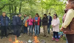  ??  ?? SHARING: CLASP members gather round the firepit