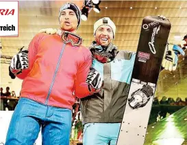  ??  ?? Die Snowboarde­r Benjamin Karl ( o. links), Andreas Prommegger und Julia Dujmovits hatten am Laufsteg sichtlich Spaß.