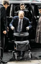  ?? BILD: SN/APA/AFP ?? Harvey Weinstein: Seit einem Unfall braucht er einen Rollator.