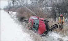  ?? HARRY ROSETTANI SPECIAL TO THE WELLAND TRIIBUNE ?? Fort Erie firefighte­rs look over a car that went into a ditch off of Highway 3 near Teal Road Sunday morning. There were no reported injuries.