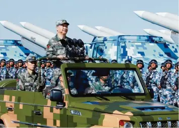  ?? Foto: Li Tao, Xinhua, ap, dpa ?? Chinas Staatschef Xi Jinping bei der Parade zum 90 jährigen Bestehen der Volksbefre­iungsarmee.