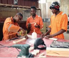  ??  ?? O mercado de trabalho é uma das metas a atingir pela juventude angolana