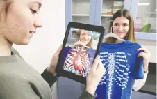  ?? NICK BRANCACCIO ?? Students Julia Van Heugten, left, and Kristin Parent use an augmented reality T-shirt.