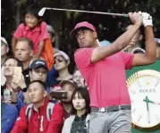  ?? NG HAN GUAN AP ?? Tony Finau made three consecutiv­e birdies at the end of his third round to shoot 70 and take a three-shot lead into the final round of the HSBC Champions in Shanghai.