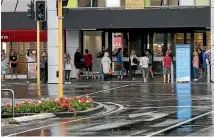  ?? PHOTO: WARWICK SMITH/STUFF ?? Bargain hunters queue outside The Plaza in Palmerston North, waiting for the mall to open on Boxing Day.