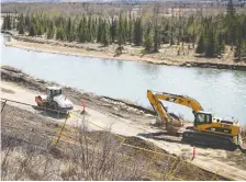  ?? AL CHAREST ?? Crews work on the Douglasdal­e and Mckenzie Lake slope stability project, a project expected to cost taxpayers $28 million. “How did we end up in this mess?,” asked Mayor Naheed Nenshi.