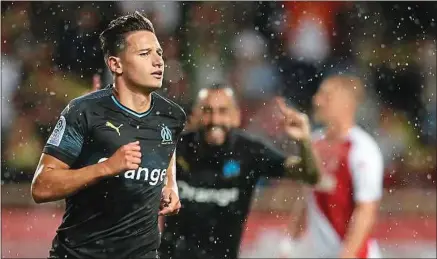  ??  ?? Remplaçant au coup d’envoi, Florian Thauvin a inscrit le deuxième but des Marseillai­s au stade Louis-II.