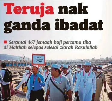  ??  ?? SEBAHAGIAN jemaah haji daripada kumpulan pertama mengadakan ziarah di Masjid Nabawi.