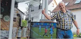  ?? FOTO: PRIVAT ?? Manfred Reichmann, Ehrenvorsi­tzender des SVD, ist ein großer Fußballfan.