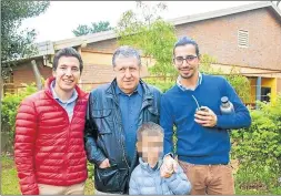  ?? INSTAGRAM ?? LOS PUERTA. Ramón vino de España para apoyar a su hijo Pedro.