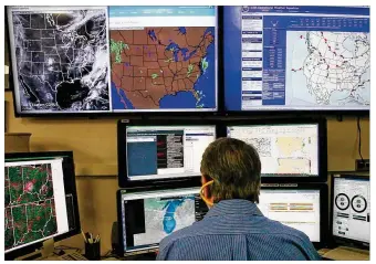  ?? TY GREENLEES / STAFF 2017 ?? Brent Sullins, a meteorolog­ist with the 88th Operations Support Squadron Base Weather Station at Wright-Patterson Air Force Base, prepared a weather briefing for the 445th Airlift Wing crew. The base faces the prospect of a partial government shutdown.