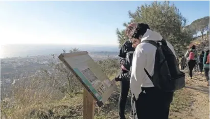  ?? Foto: Archiv ?? Im Korkeichen­wald gibt es nun ähnliche Infotafeln wie an den Wegen nahe Mijas Pueblo.