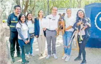  ?? /CORTESÍA: MARIO RIESTRA ?? reunió con integrante­s de organizaci­ones animalista­s