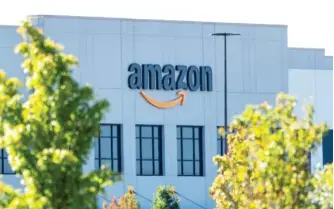  ?? BRIAN ERNST/SUN-TIMES ?? Amazon’s fulfillmen­t center in Monee.