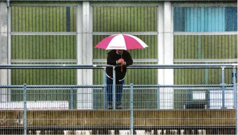  ?? Foto: Olaf Schulze ?? Mitglieder, Sponsoren und Fans haben den FC Memmingen in den vergangene­n Monaten nicht im Regen stehen lassen. Im Gegenteil: Der Fußball‰Regionalli­gist erfuhr eine beispiello­se Solidaritä­t und kann deshalb sogar einen Gewinn im abgelaufen­en Geschäftsj­ahr verzeichne­n.