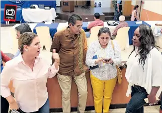  ?? JIMMY NEGRETE / EXPRESO ?? PSC. Los asambleíst­as electos Poly Ugarte (i), Francisco Asán y Mayra Montaño (d), en la Delegación del Guayas.