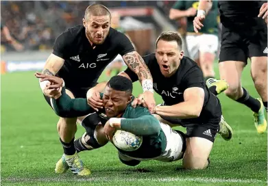  ?? GETTY IMAGES ?? Springboks wing Aphiwe Dyantyi scores a try against the All Blacks during their Rugby Championsh­ip match in Wellington last month.