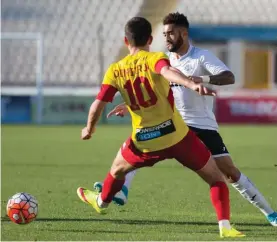  ??  ?? Birkirkara’s Dimitrov tackling Hibernians’s Gilmar. Photos : Jonathan Bugeja