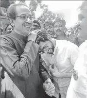  ?? ANSHUMAN POYREKAR/HT ?? ■ Shiv Sena BJP candidate Aditya Thackarey takes blessing from Sena chief Uddhav Thackarey on Thursday.