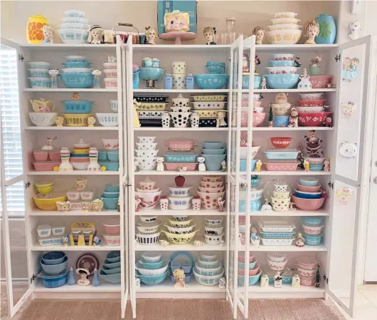  ?? MEGAN TELFER ?? Megan Telfer has more than 300 pieces of vintage Pyrex at her Texas home. Her interest was piqued when her grandmothe­r gave her mother a Pyrex mixing bowl.