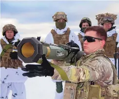  ?? UKRAINIAN DEFENSE MINISTRY VIA AP ?? An American instructor trains Ukrainian soldiers in the use of the M141 Bunker Defeat Munition missile at the Yavoriv military training ground in western Ukraine on Sunday.