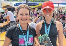  ?? FOTO: PRIVAT ?? Mutter und Tochter im Ziel nach dem Allgäu-Triathlon: Gertrud Feuerstein (links) und Lilly Städele.