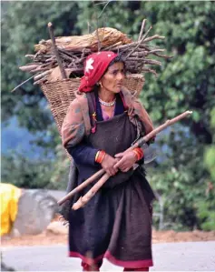  ??  ?? The women of Barot wear gold pins on both nostrils and a silver neckpiece typical of the area; ( left) the village has a tradition of several generation­s living together in huge houses.