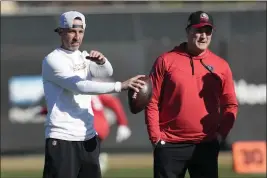  ?? JEFF CHIU — THE ASSOCIATED PRESS ?? San Francisco 49ers head coach Kyle Shanahan, left, and general manager John Lynch watch as players take part in drills during a practice in Santa Clara on Jan. 26.