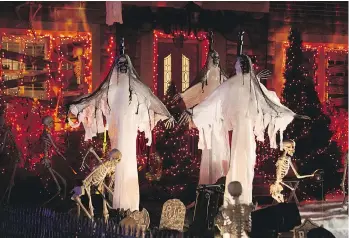  ??  ?? Attract more trick or treaters with a focal point that has “some kind of wow factor.”