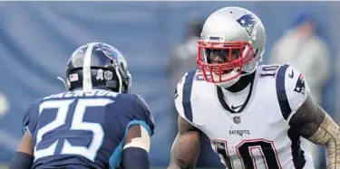  ??  ?? Josh Gordon (r.) is free to suit up for the Patriots after the NFL lifts its ban on the wide receiver. GETTY