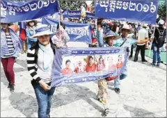  ??  ?? Protesters march in Phnom Penh’s Freedom Park to commemorat­e Human Rights Day on Saturday.