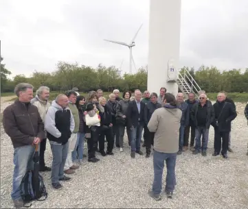  ??  ?? La semaine dernière, des élus de Solliès-Toucas et des communes voisines se sont rendus dans la Drôme pour visiter un parc éolien qui présente beaucoup de similitude­s avec celui de Baumes des Lumes.