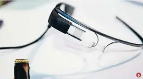  ??  ?? 5. Google Glass Tenían que ser el nuevo gadget imprescind­ible, pero quizás su precio de venta –1.500 euros– hizo que nos lo pensáramos más de dos veces.